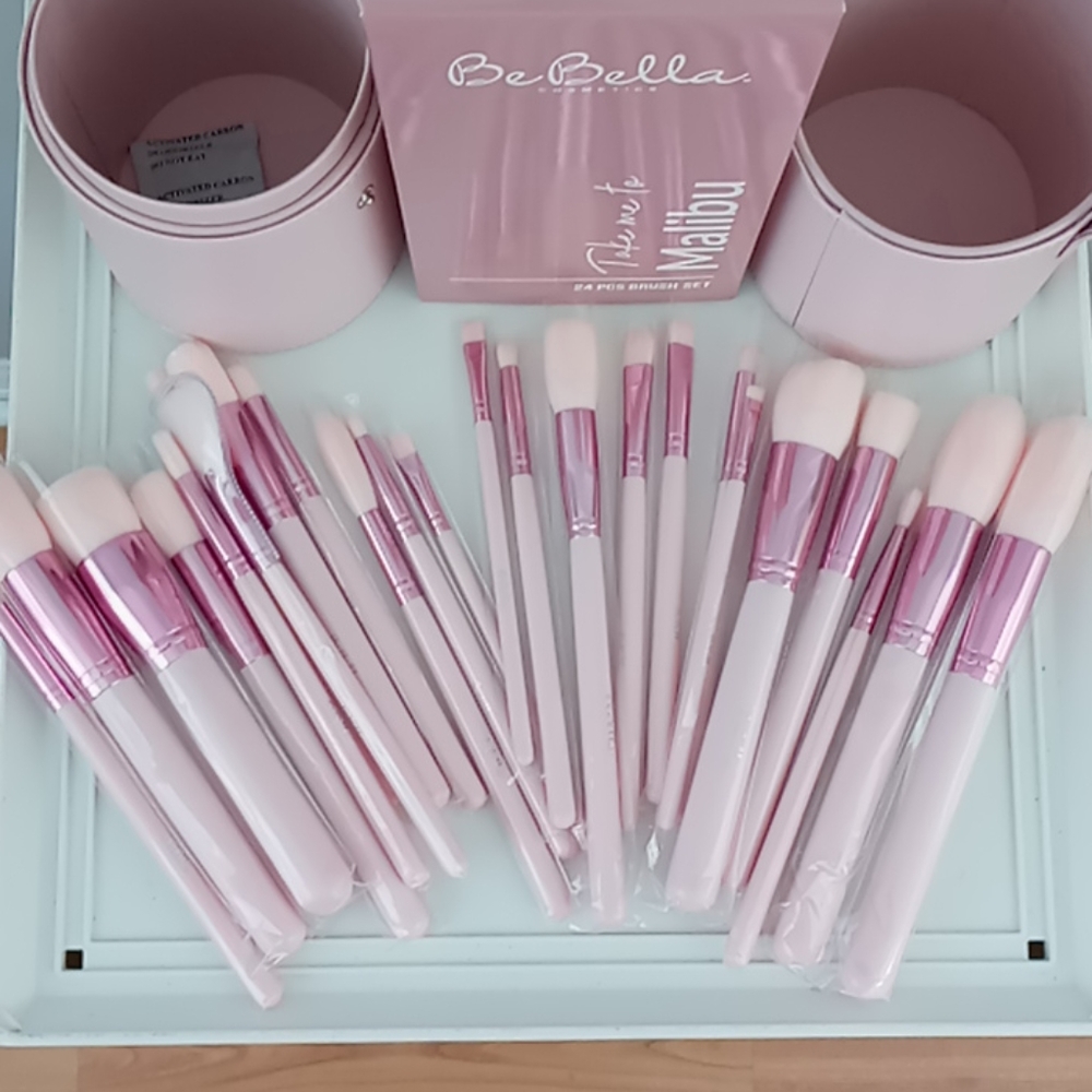 BeBella Take Me To Malibu 24 PCs Brush Set in a Case - Pastel Pink Brush Set